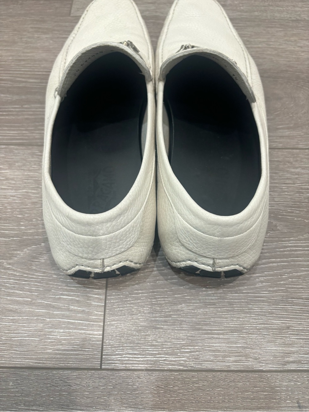 Salvatore Ferragamo Men’s Parigi Gancini White Pebbled Leather Driving - Picture 2 of 2